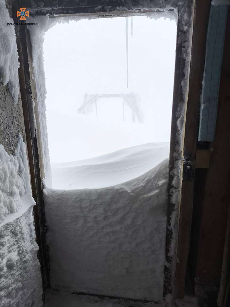 Погода удивила: Карпаты засыпало снегом почти по пояс dqxikeidqxidqrant