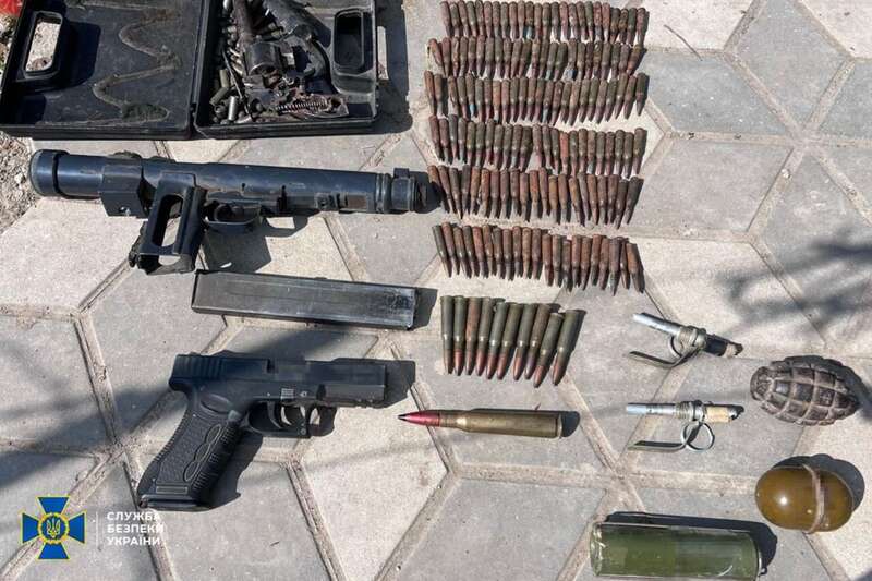 He was recruited remotely: SBU detained the enemy spotter who directed Russian strikes on Kherson. Photo 