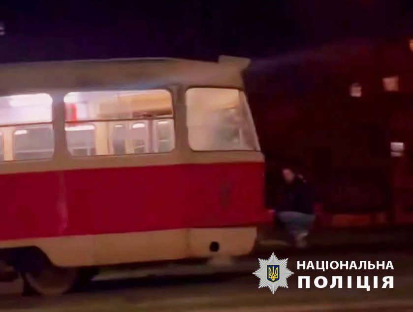 У Києві зросла кількість випадків зачепінгу: що це за небезпечне заняття серед підлітків і які загрози для життя