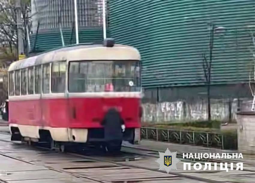 У Києві зросла кількість випадків зачепінгу: що це за небезпечне заняття серед підлітків і які загрози для життя