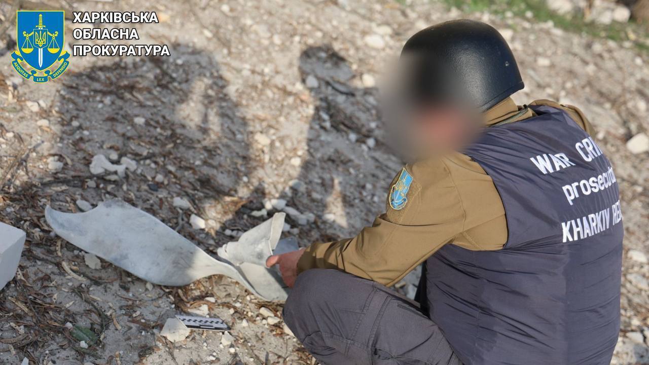 Russia dropped an aerial bomb on a building in Kupiansk: a woman was injured. Photo dqxikeidqxidqeant