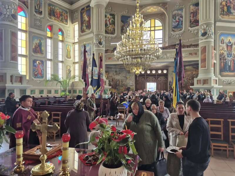 Громада у скорботі: на Львівщині попрощались із двоюрідними братами-Героями. Фото