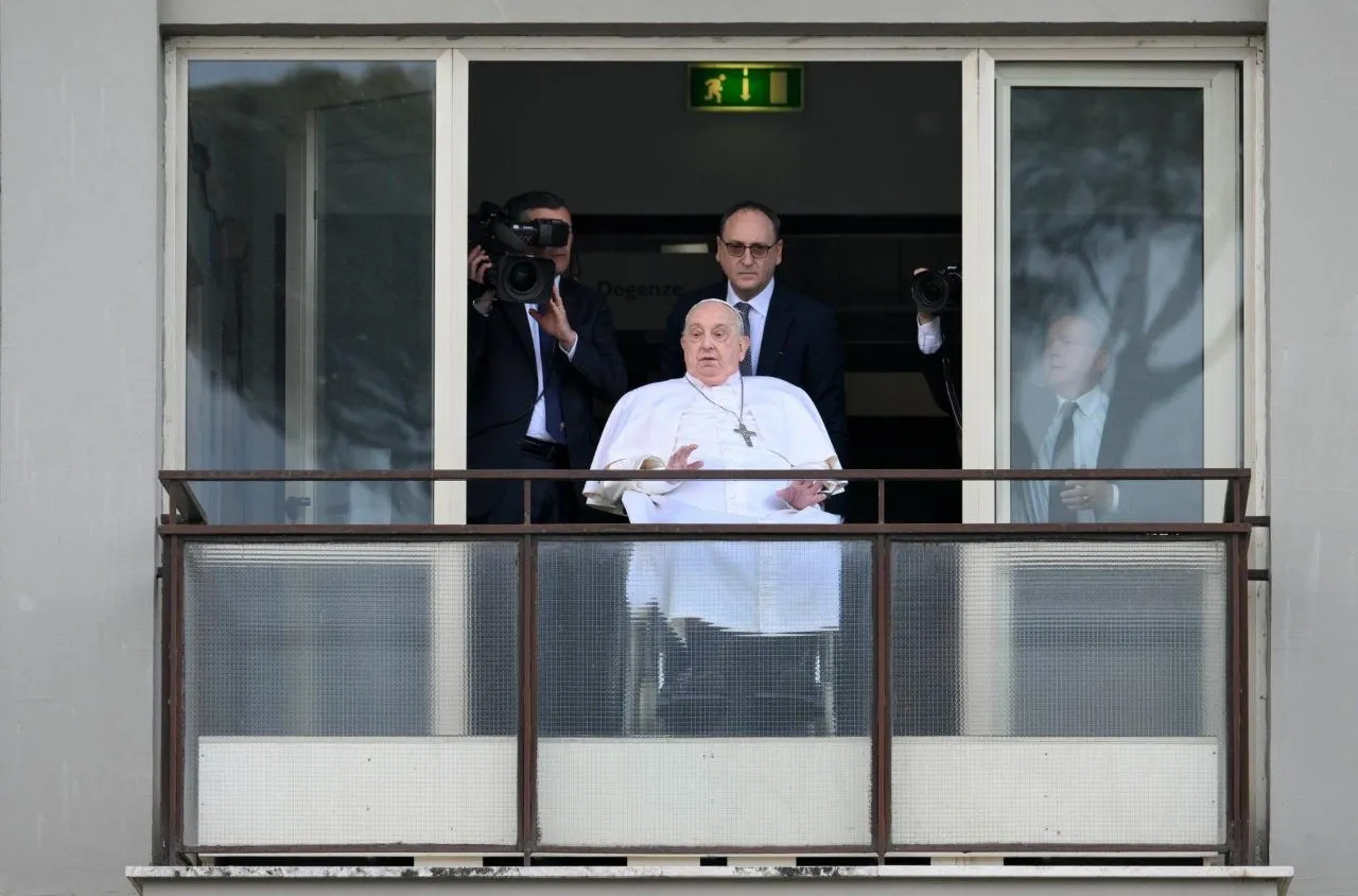 Названо ймовірну причину смерті Папи Римського dqxikeidqxidqeant