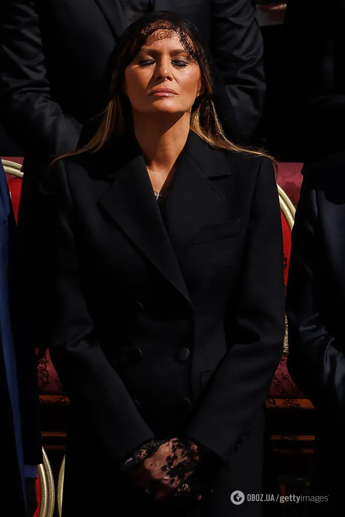 Идеальный дресс-код: в наряде Мелании Трамп на похоронах Папы Римского увидели  dqxikeidqxiqduant
