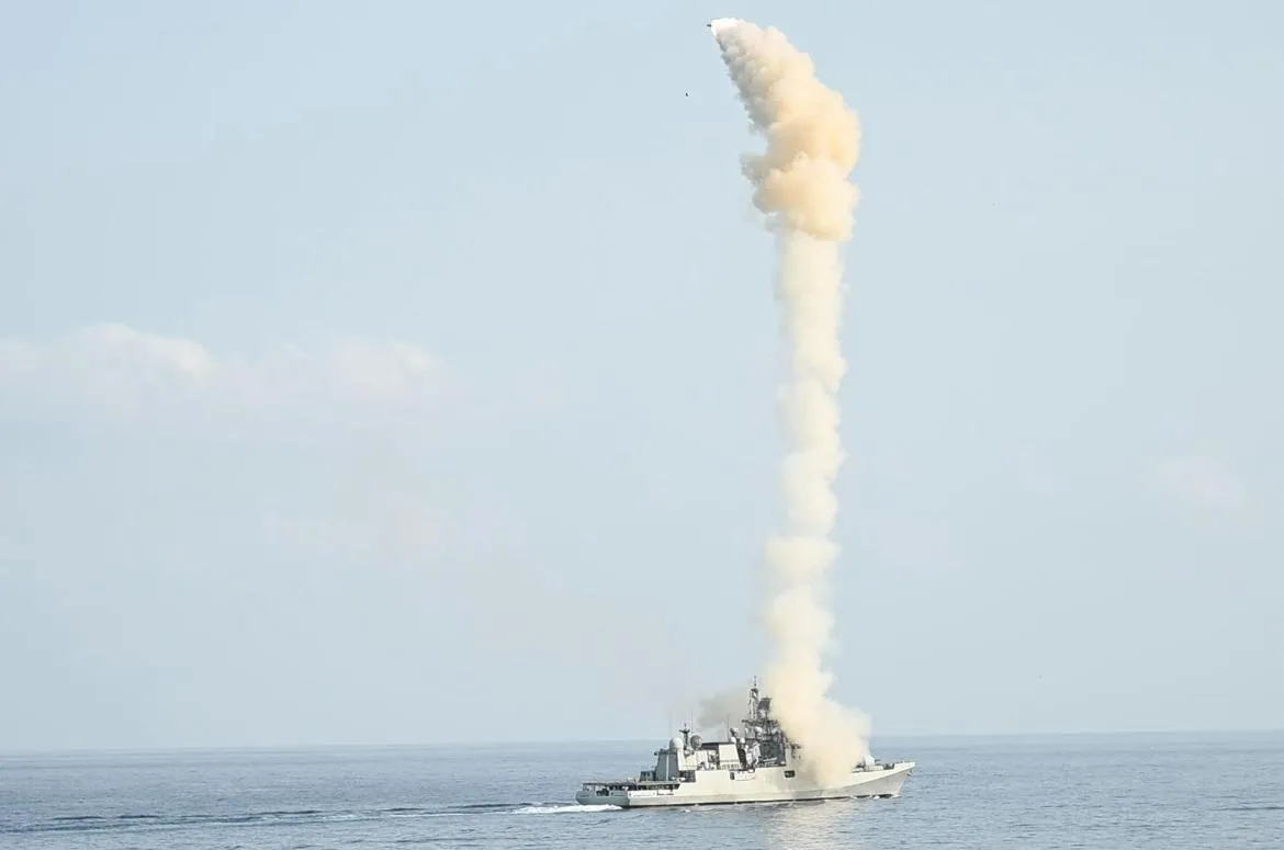 Напруга зашкалює: Індія та Пакистан провели ракетні навчання. Фото та відео dqxikeidqxidqeant