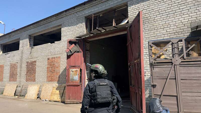 Возможно, это изображение 1 человек и текст «프 nOлиUИR» dqxikeidqxidqrant