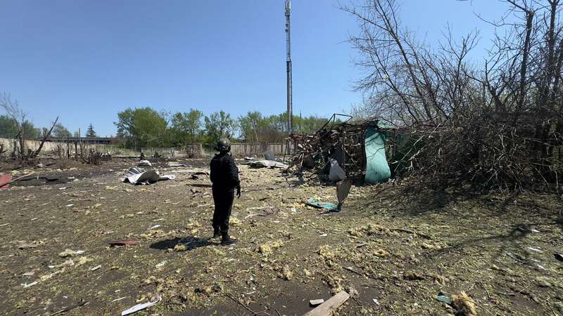 Возможно, это изображение 1 человек, занимается стендовой стрельбой и дерево