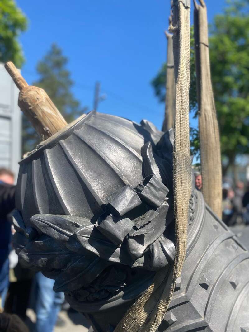 Маркер російської пропаганди: у Полтаві знесли пам’ятник на місці відпочинку Петра І. Фото