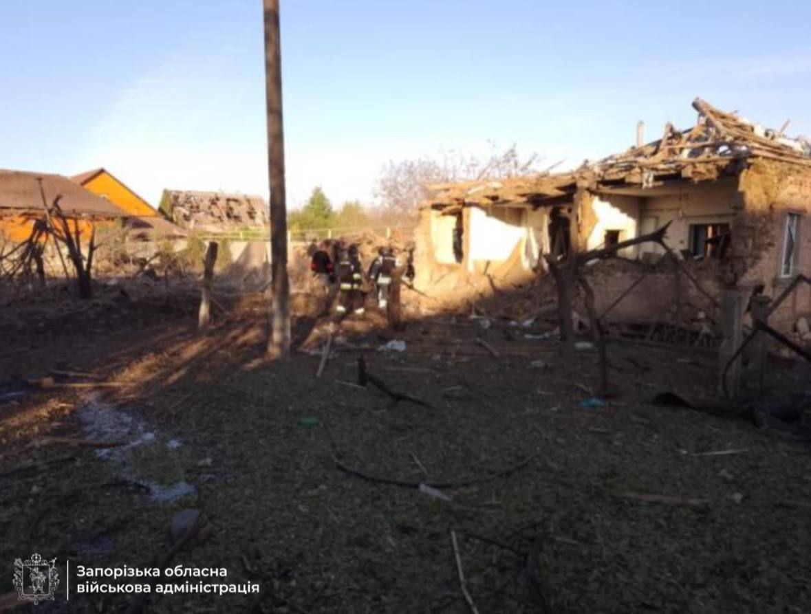 Армія Росії атакувала Оріхів на Запоріжжі КАБами: зруйновані будинки, є постраждалі dqxikeidqxidqrant