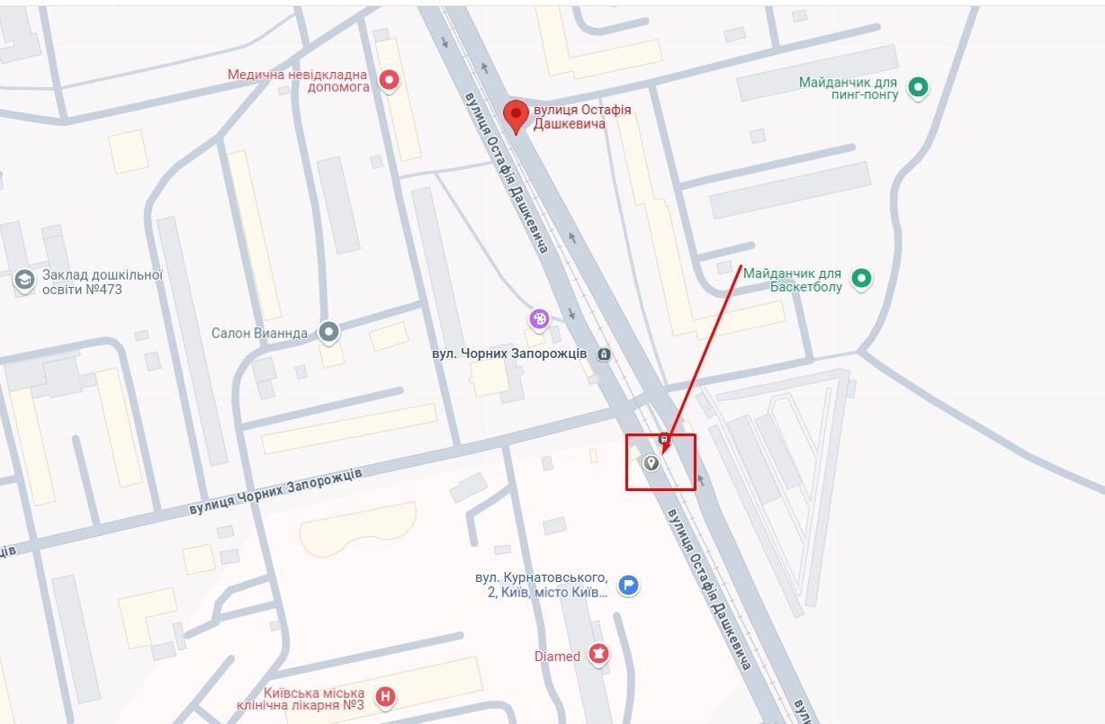 У Києві на Воскресенці прорвало трубу під трамвайною колією: утворилась вирва. Подробиці та відео dqxikeidqxidqrant