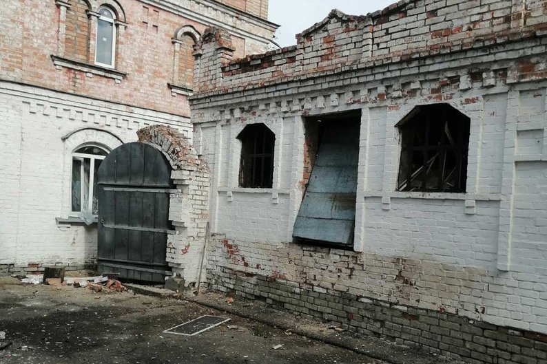 У Білопіллі пошкоджено Петропавлівську церкву через обстріл