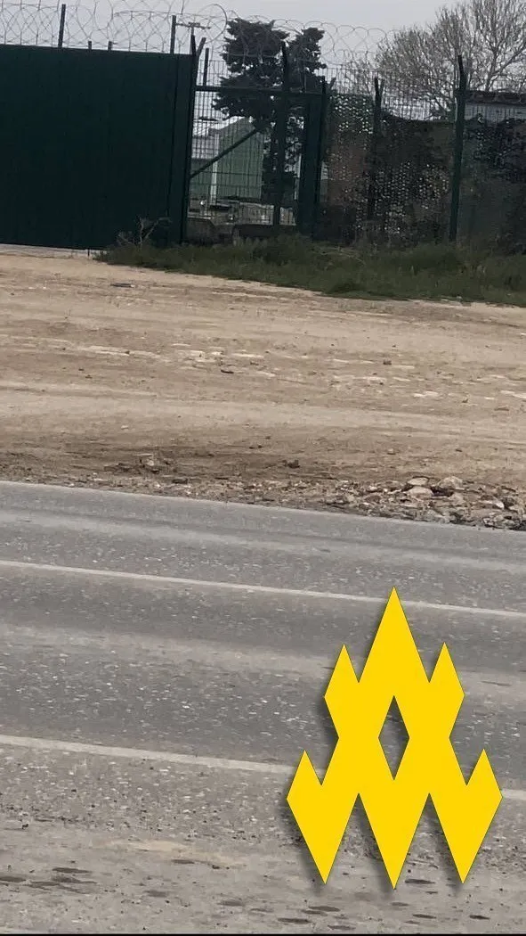 Окупанти вивозять майно із 810-ї бригади морської піхоти в Севастополі: в