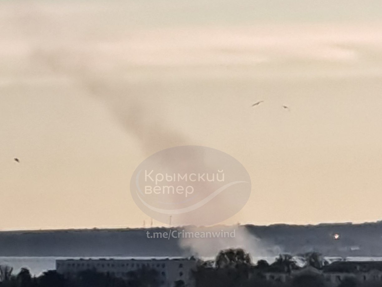 In occupied Crimea, loud explosions were heard in several areas, an ammunition depot is on fire dqxikeidqxiqdzant
