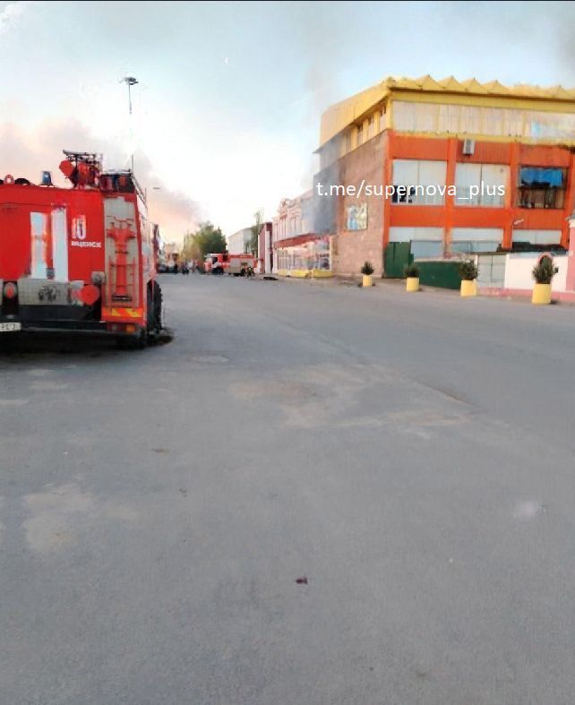 У Генштабі підтвердили враження заводу напівпровідникових приладів у Орловській області: було зафіксовано пожежу. Відео