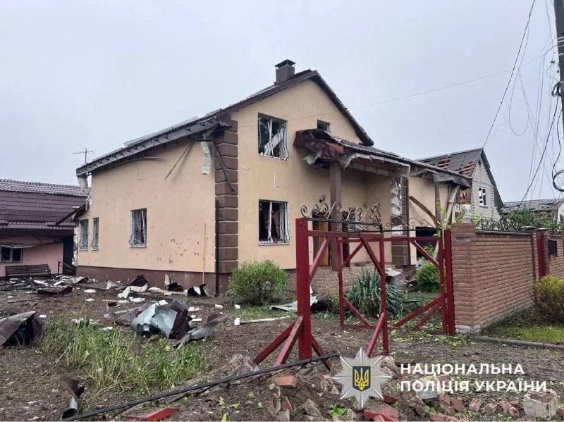 Під час нічної атаки на Київщину загинуло четверо людей: фото й відео наслідків руйнувань