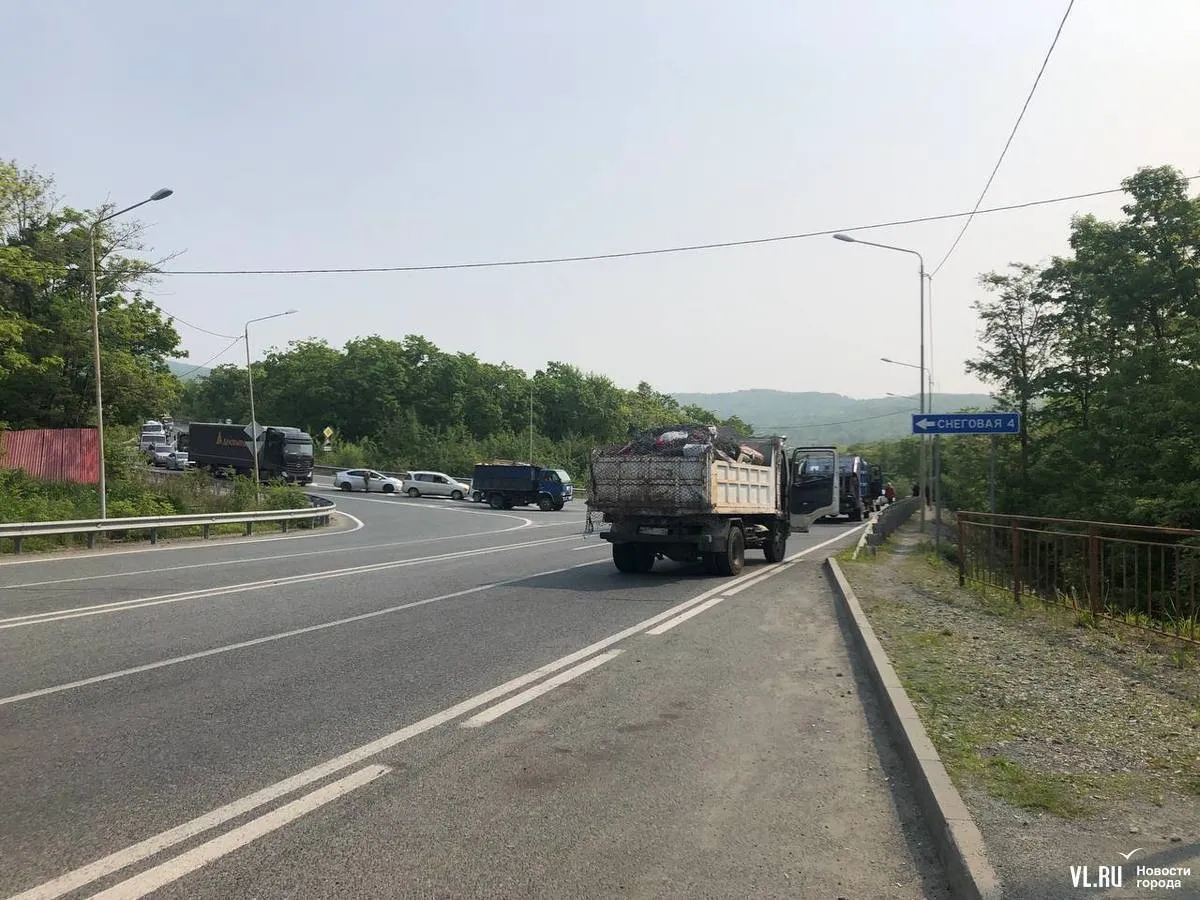 Под Владивостоком прогремели взрывы в районе бухты Десантная: силовики окружили район. Видео