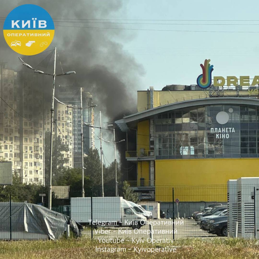 В Киеве на Оболони произошел пожар в ТРЦ DREAM. Подробности, фото и видео