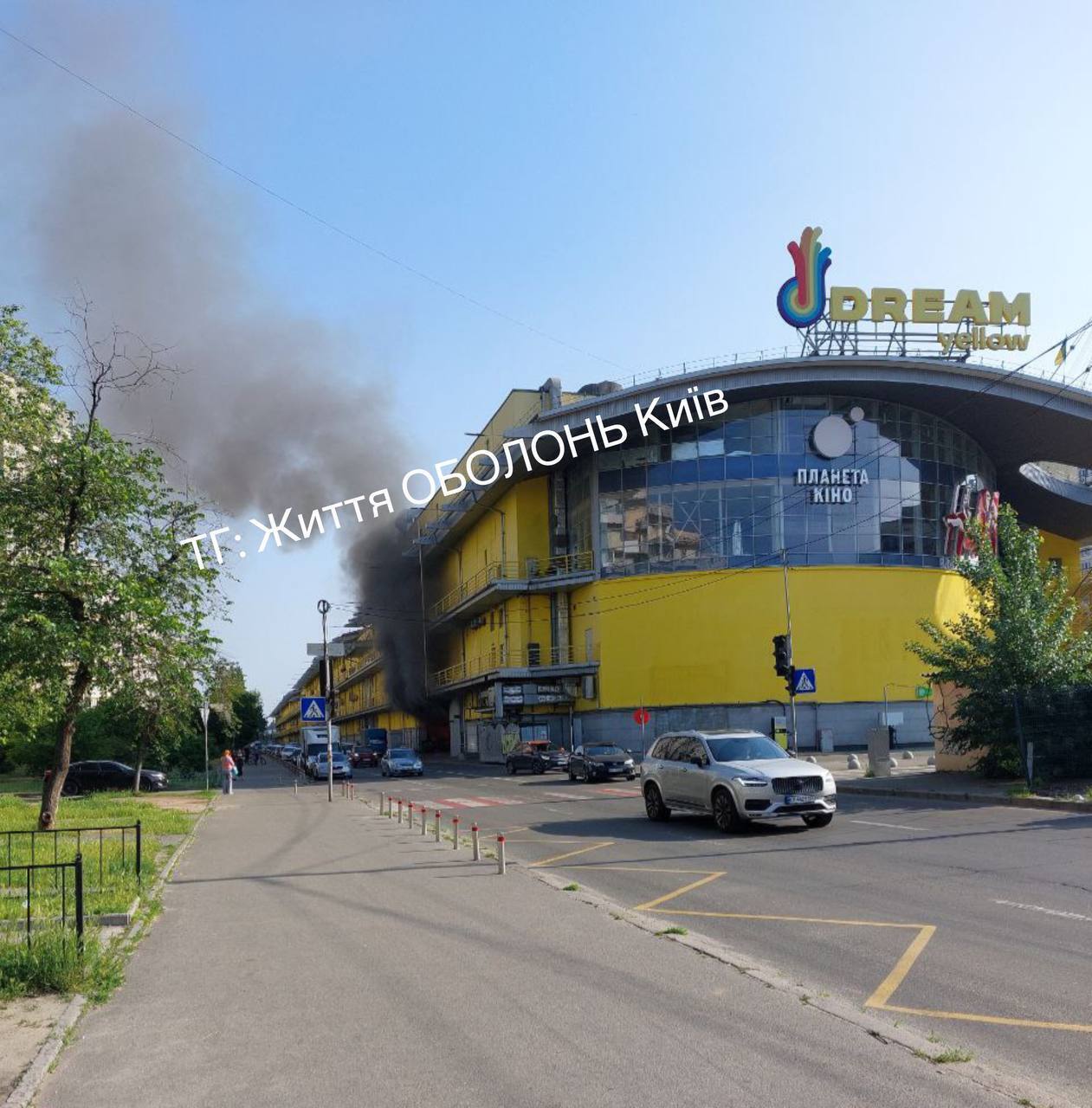 У Києві на Оболоні сталася пожежа в ТРЦ DREAM. Подробиці, фото та відео