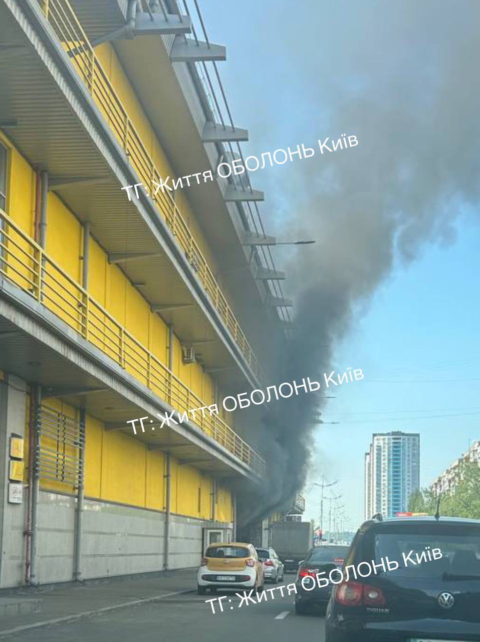 У Києві на Оболоні сталася пожежа в ТРЦ DREAM. Подробиці, фото та відео