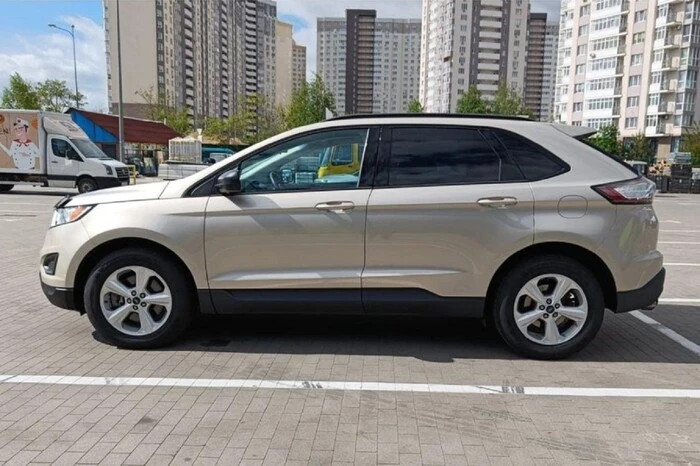 Ексчиновниця на Чернігівщині «урвала» престижний Ford за 20 тис. грн dqxikeidqxidqrant