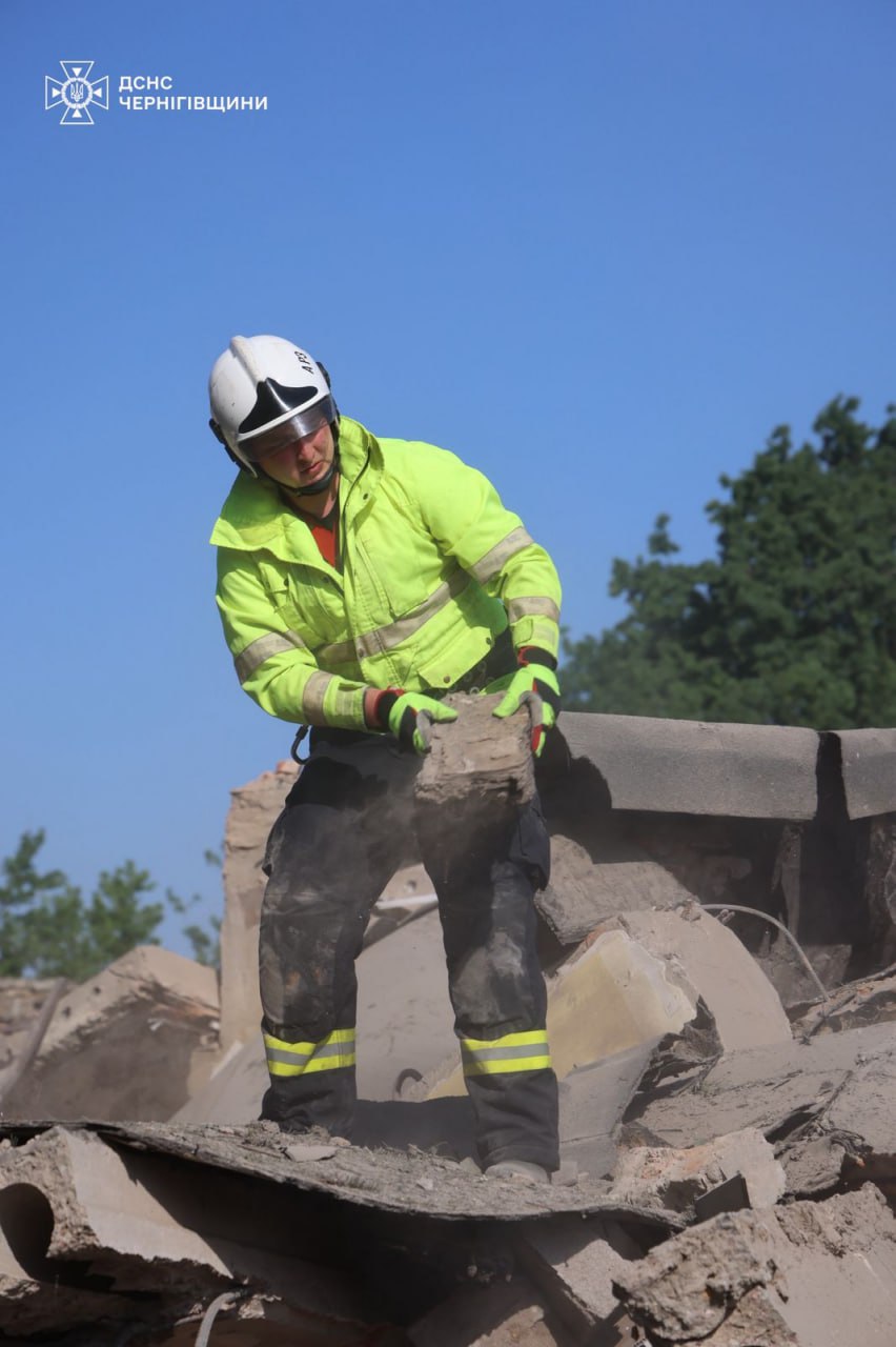 Two people died in Chernihiv due to the nighttime strike dqxikeidqxiqqeant