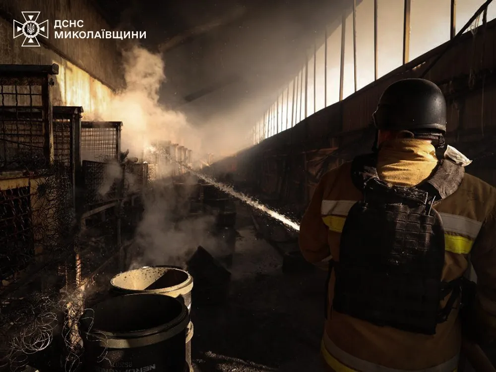 The Russian army attacked the Mykolaiv region with two missiles: a massive fire broke out. Photo dqxikeidqxidqrant