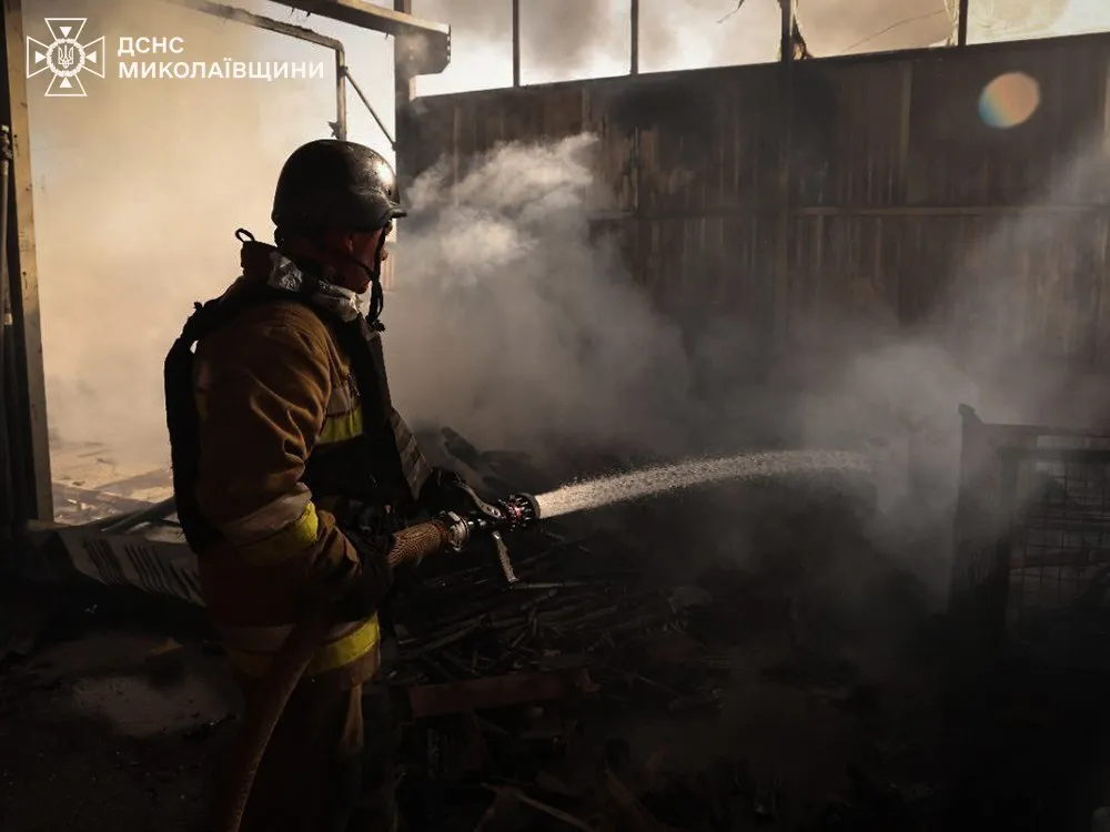 The Russian army attacked the Mykolaiv region with two missiles: a massive fire broke out. Photo