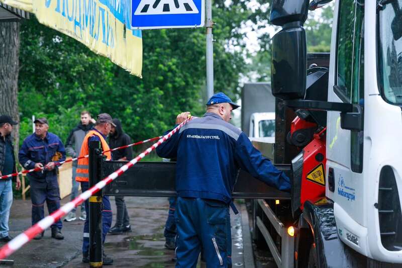 Стояли близько 20-30 років: у Києві біля станції метро