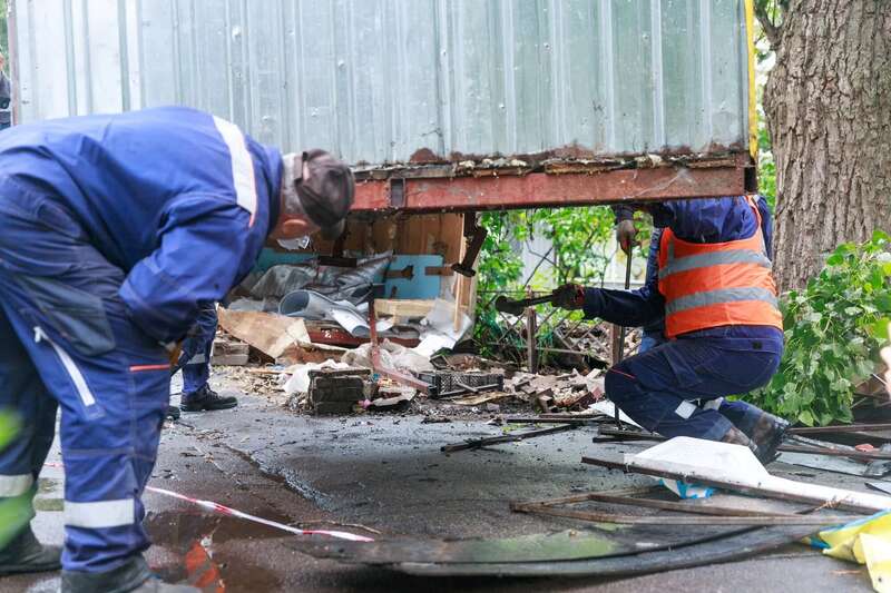 Стояли близько 20-30 років: у Києві біля станції метро