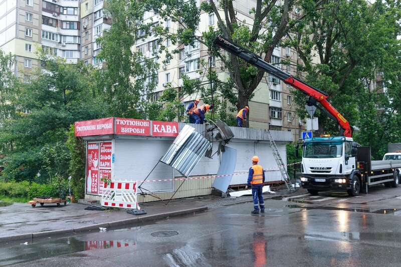 Стояли близько 20-30 років: у Києві біля станції метро