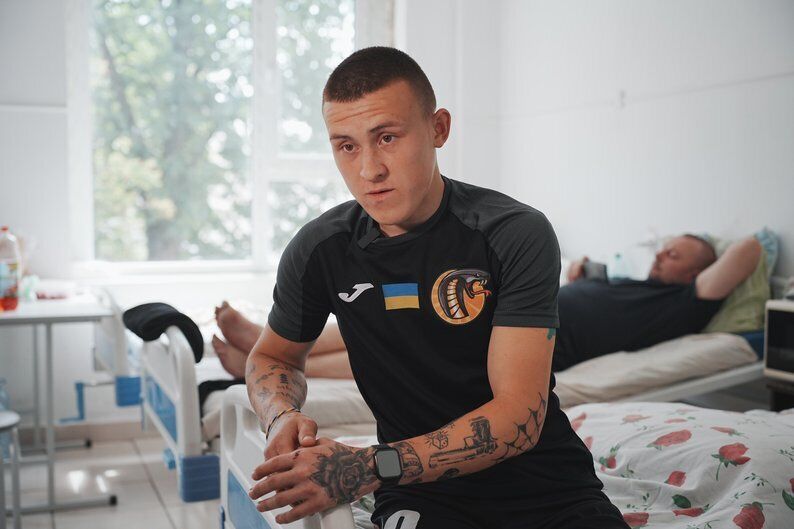 Згадав українських військових: стало відомо ім’я хлопця, який співав гімн під завалами у Харкові. Фото і відео