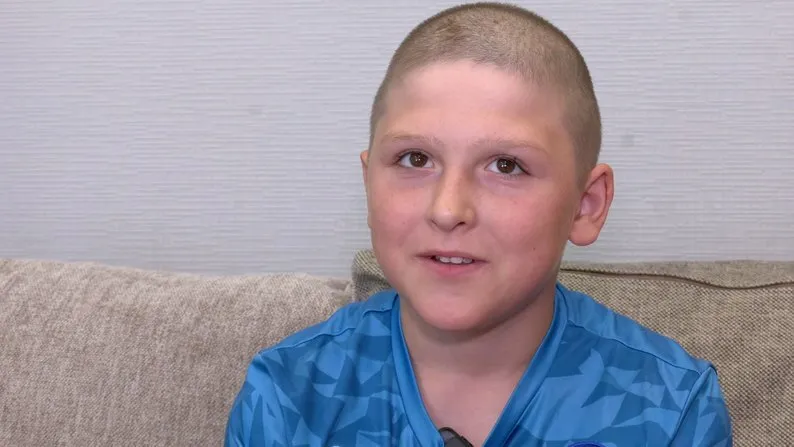 Згадав українських військових: стало відомо ім’я хлопця, який співав гімн під завалами у Харкові. Фото і відео