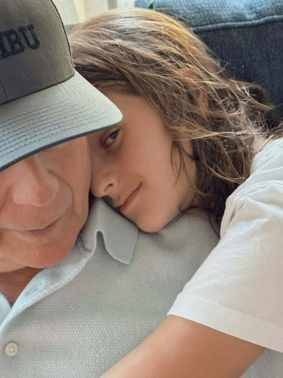 Жена неизлечимо больного Брюса Уиллиса показала редкое фото  dqxikeidqxiuuant