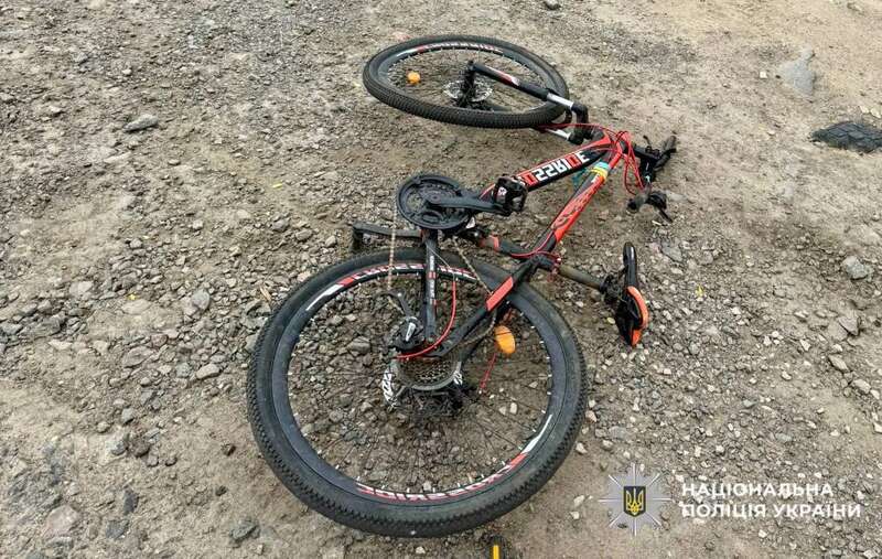 На Киевщине легковушка сбила 10-летнего велосипедиста. Подробности ДТП и фото