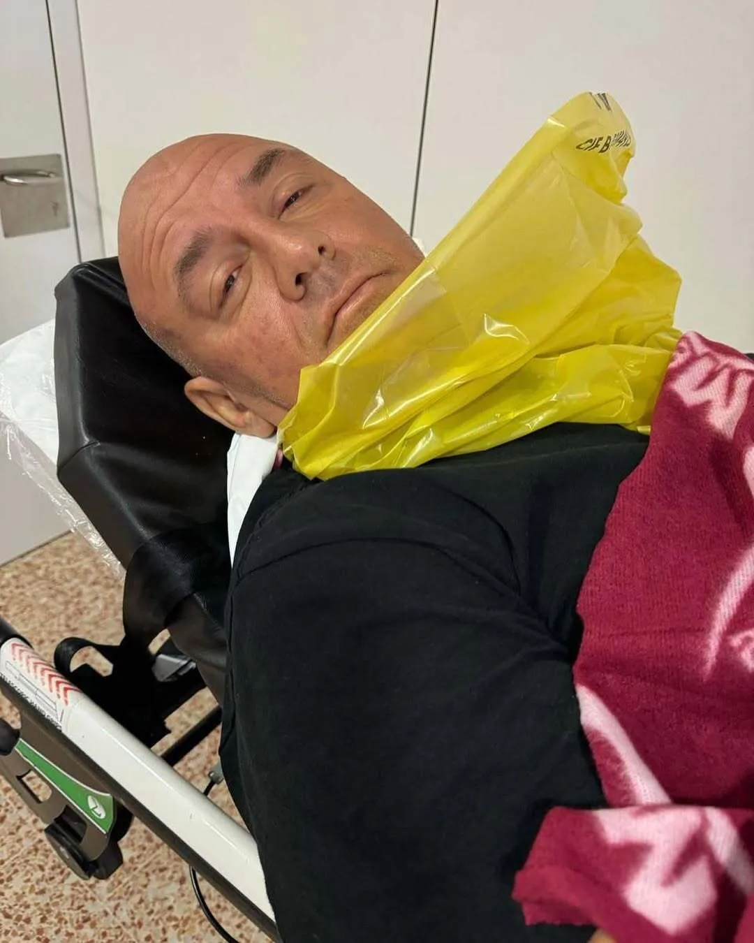 Потап за кордоном потрапив у лікарню і показав, що з ним сталося. Фото dqxikeidqxiqzant