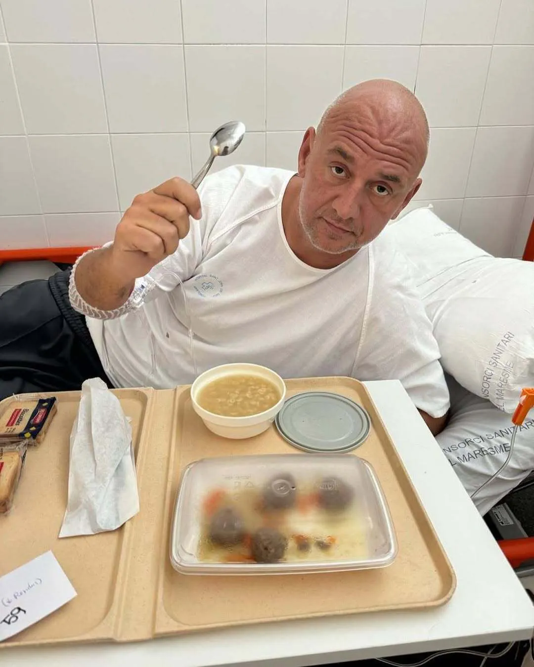 Потап за кордоном потрапив у лікарню і показав, що з ним сталося. Фото