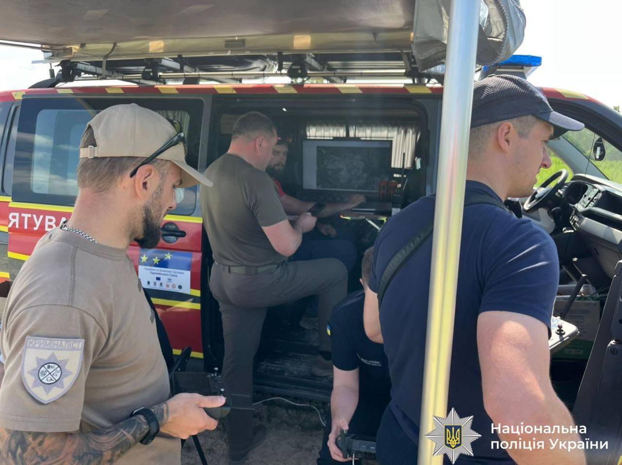 На Івано-Франківщині тривають масштабні пошуки зниклого 5-річного хлопчика: залучено понад 300 осіб. Фото