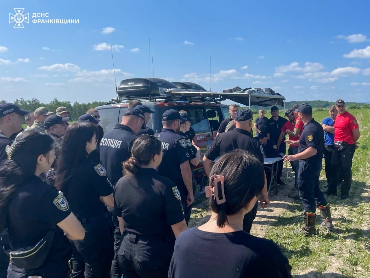На Івано-Франківщині тривають масштабні пошуки зниклого 5-річного хлопчика: залучено понад 300 осіб. Фото