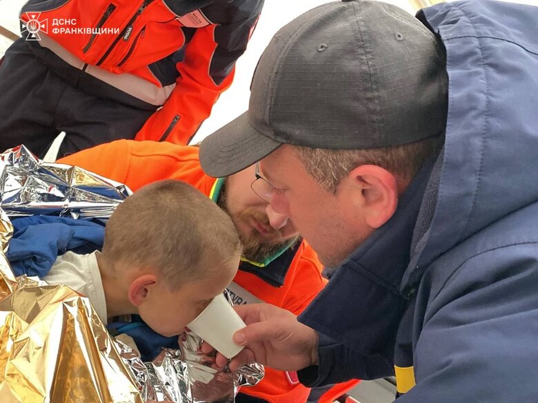 знайшли зниклого хлопчика на Прикарпатті dqxikeidqxixdant