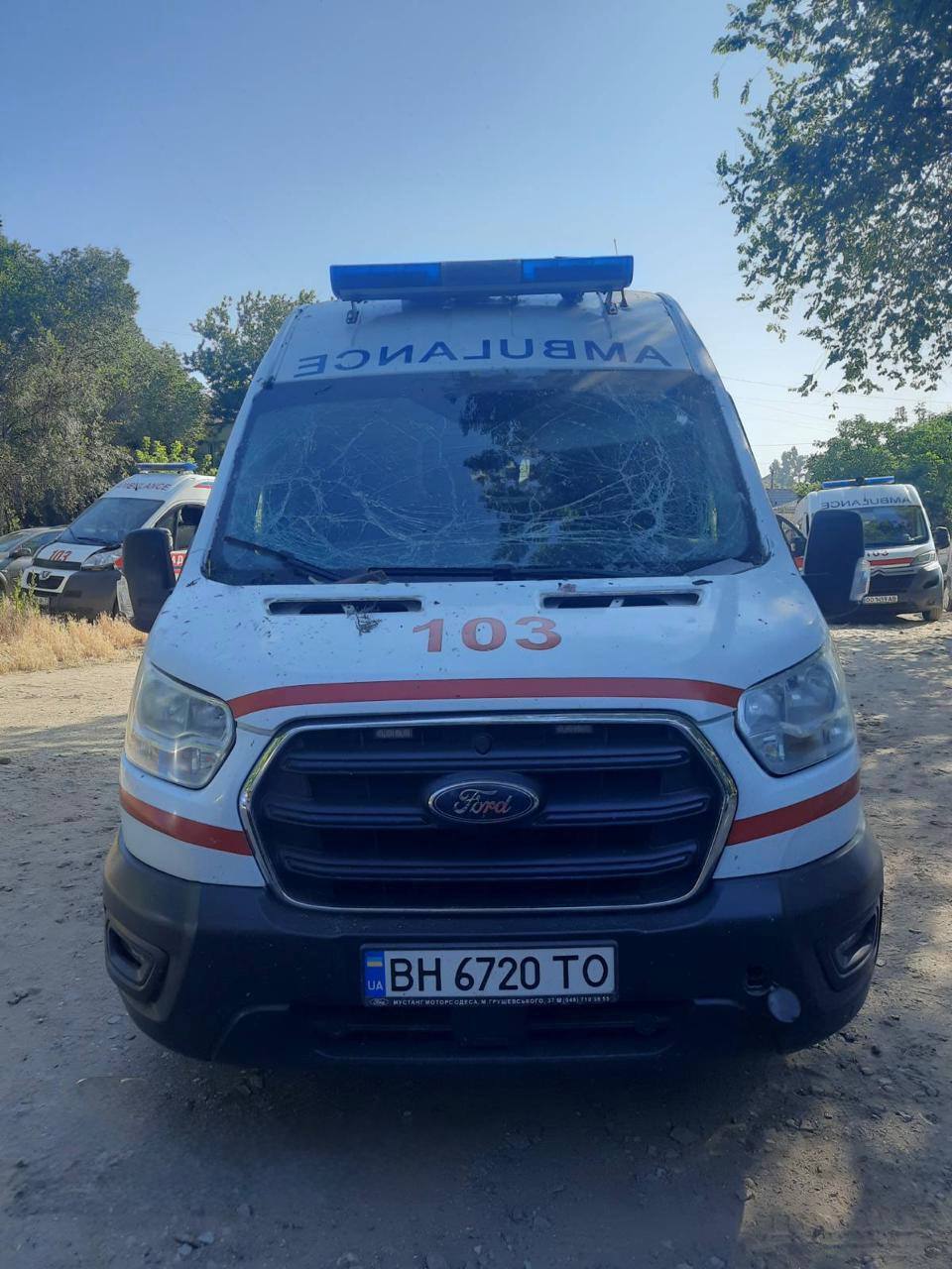 На Одещині окупанти знищили станцію екстреної меддопомоги: авто потрощені. Фото