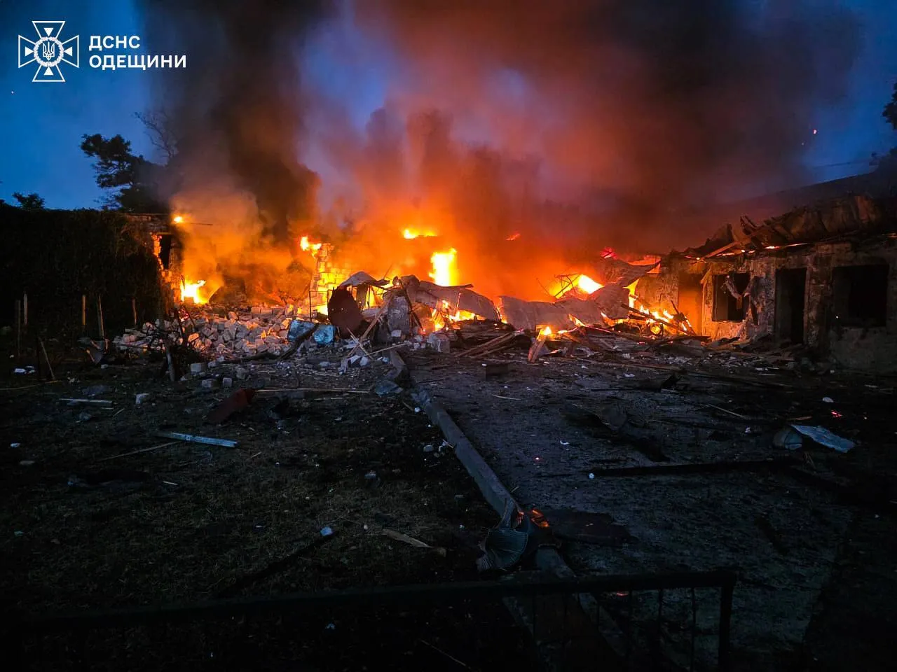 На Одещині окупанти знищили станцію екстреної меддопомоги: авто потрощені. Фото