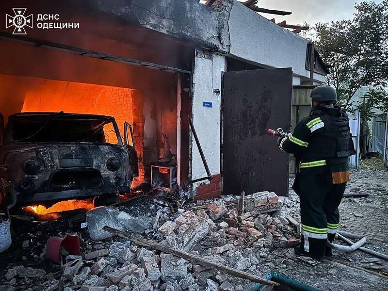 На Одещині окупанти знищили станцію екстреної меддопомоги: авто потрощені. Фото