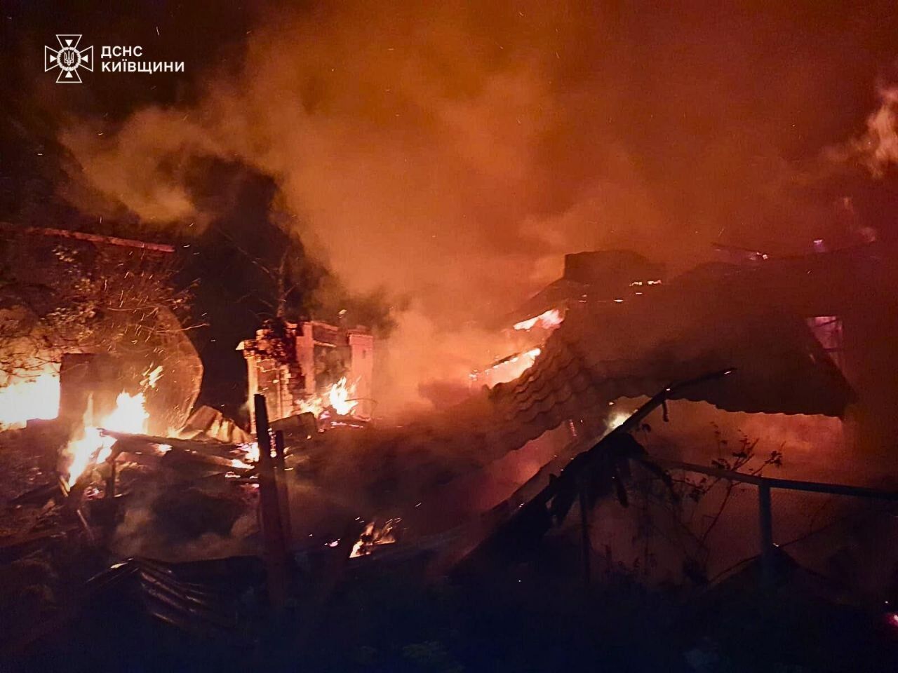 Є жертва, серед постраждалих – рятувальники: нові подробиці російської атаки на Київщину. Фото dqxikeidqxiqdzant