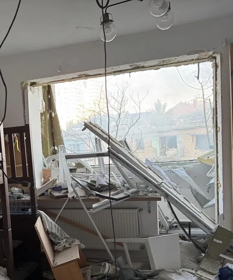 Повреждена квартира Тараса Тополи