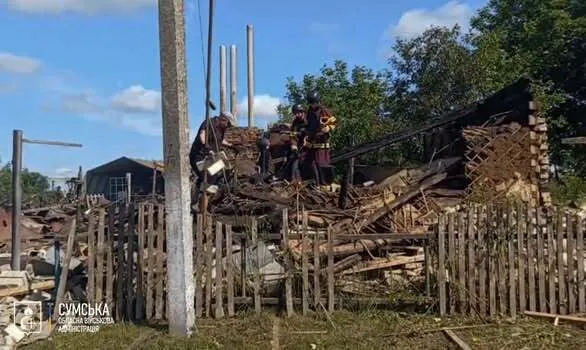Occupants massively struck Sumy: houses destroyed, a child among the dead. Photos and video