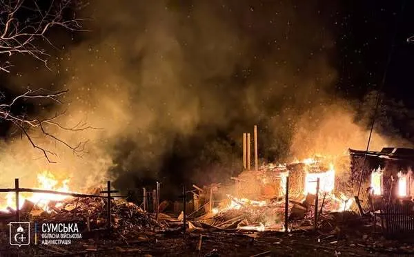 Окупанти масовано вдарили по Сумщині: зруйновані будинки, серед загиблих – дитина. Фото й відео