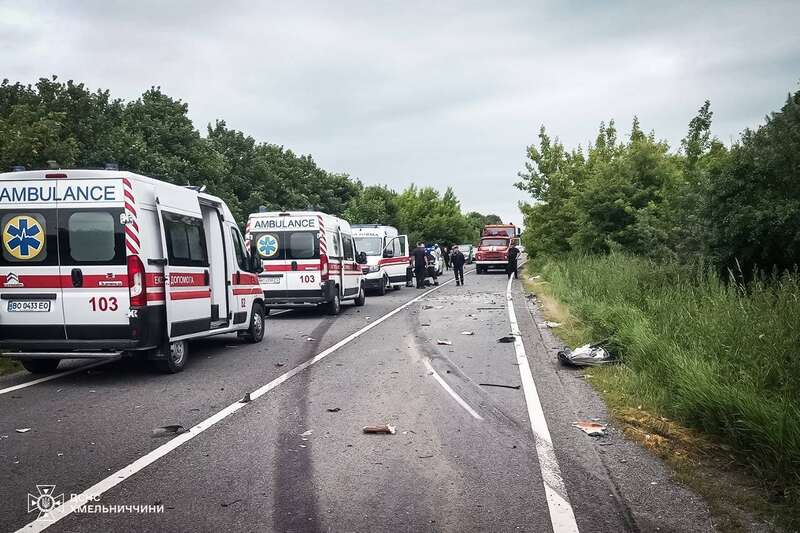 В Хмельницкой области произошла серьезная ДТП с грузовиком: погибли мужчина и подросток. Фото