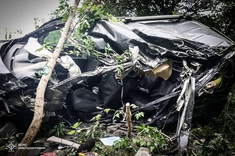 На Хмельниччині сталася серйозна ДТП з вантажівкою: загинули чоловік і підліток. Фото dqxikeidqxidqrant