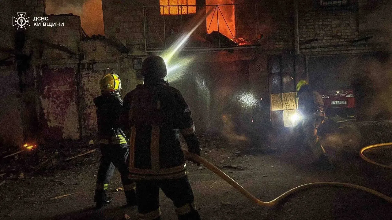 Окупанти масовано атакували Київ дронами й ракетами: виникли пожежі, кількість постраждалих зросла до 19 осіб. Фото