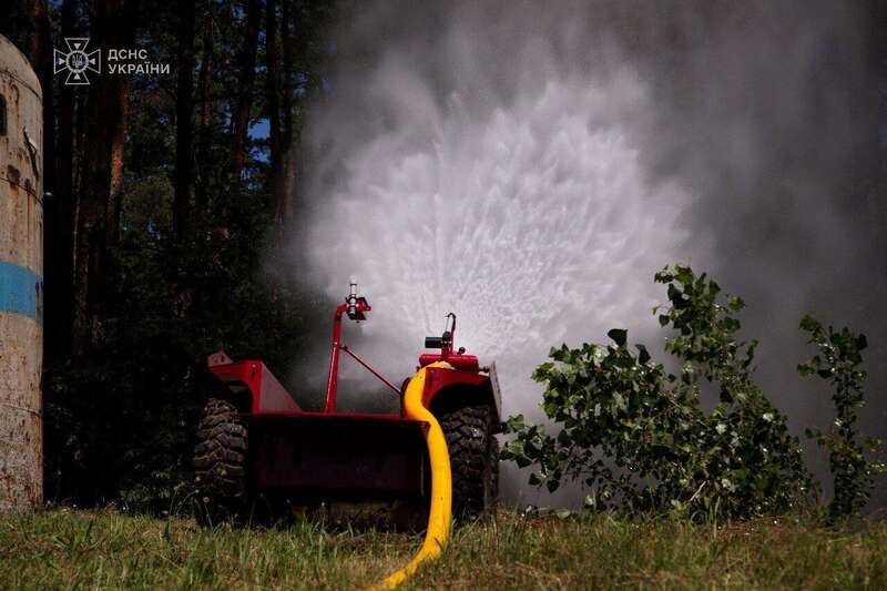 Ukrainian rescuers received the first firefighting robot of domestic production. Photos and videos dqxikeidqxidqrant